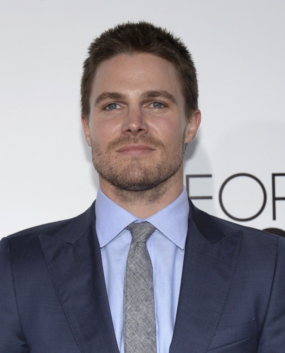 Actor Stephen Amell arrives at the 2014 Peoples Choice Awards in Los Angeles, California January 8, 2014