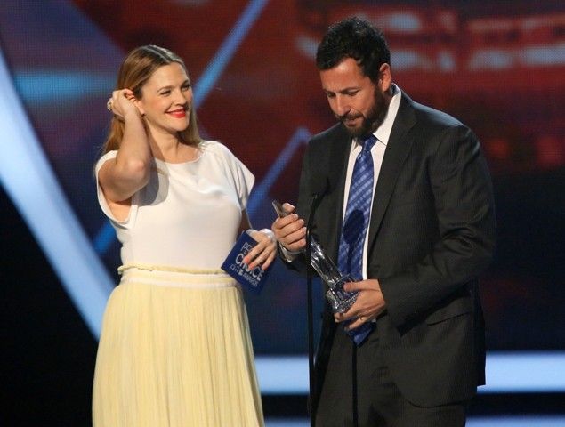 Drew Barrymore presents the quotFavourite Comedic Movie Actorquot award to Adam Sandler