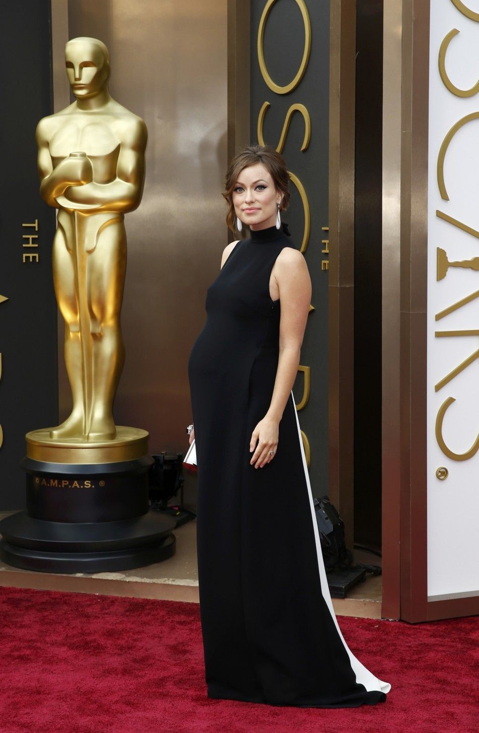 2014 Oscars Red Carpet Pregnant Olivia Wilde