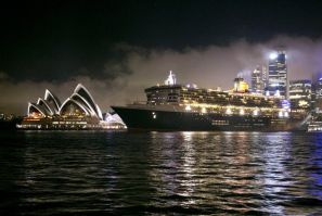 The Queen Mary 2 sets sail past the Sydney Opera House, February 19, 2014. 