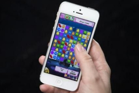 iPhone playing candy crush