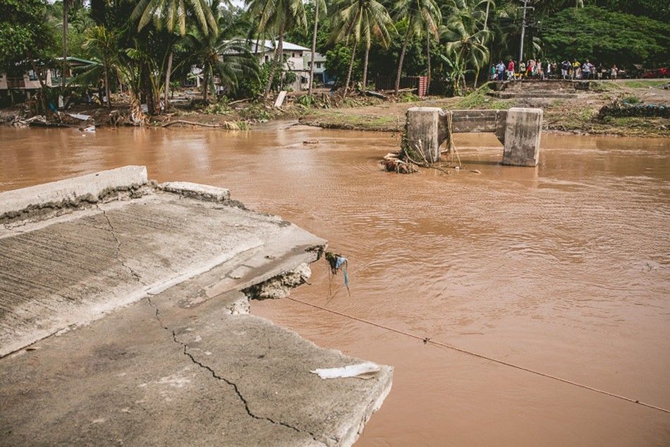 A destroyed bridge can be seen on the Mataniko River after severe flooding near the capital Honiara in the Solomon Islands in this picture released by World Vision April 6, 2014. Local media reported that the United Nations Office for the Coordination of 