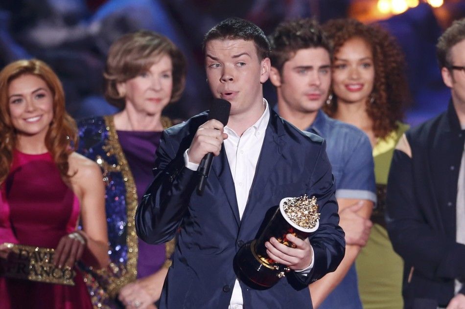 Will Poulter accepts the award for Best Kiss for quotWere the Millersquot at the 2014 MTV Movie Awards in Los Angeles