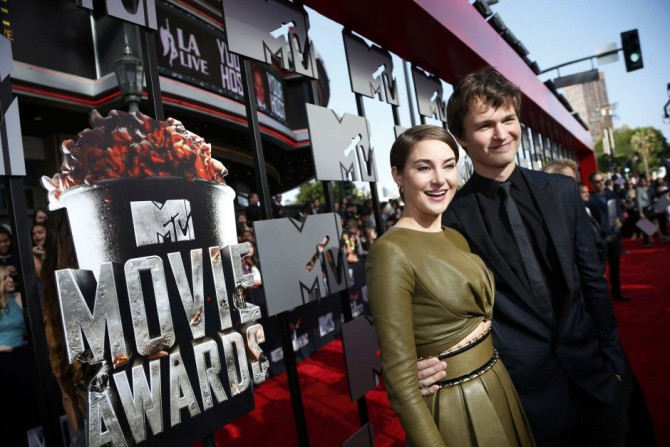 Actress Shailene Woodley and Ansel Elgort pose together as they arrive at the 2014 MTV Movie Awards in Los Angeles, California  April 13, 2014.  REUTERS/Lucy Nicholson