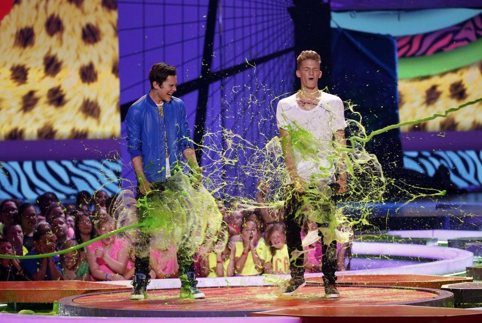Austin Mahone L and Cody Simpson get slimed at the 27th Annual Kids Choice Awards in Los Angeles, California March 29, 2014.  REUTERSMario Anzouni  