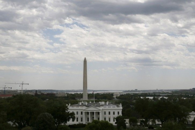 The White House, the Washington Monument and the Jefferson Memorial are seen from atop the roof of the historic Hay Adams hotel in Washington, May 4, 2014. REUTERS/Jim Bourg