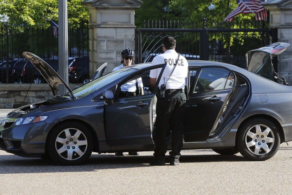 Members of the Uniformed Division of the Secret Service investigate an unauthorized vehicle outside the White House gates in Washington May 6, 2014. REUTERSJonathan Ernst