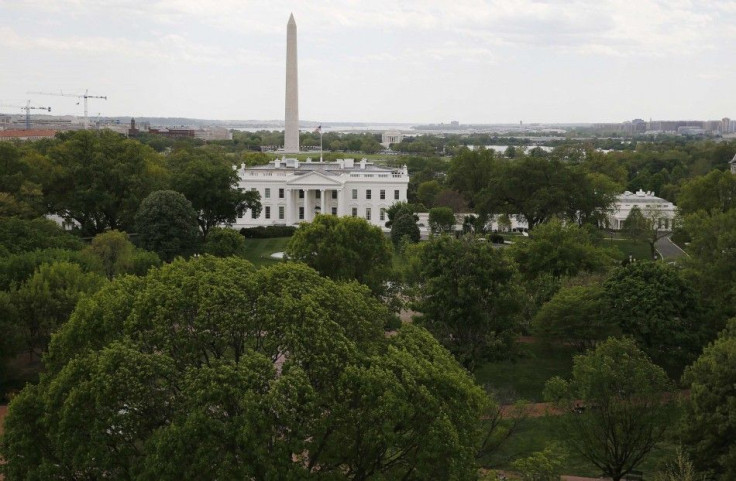 The White House, the Washington Monument and the Jefferson Memorial are seen across Lafayette Park from atop the roof of the historic Hay Adams hotel in Washington, May 4, 2014. REUTERS/Jim Bourg
