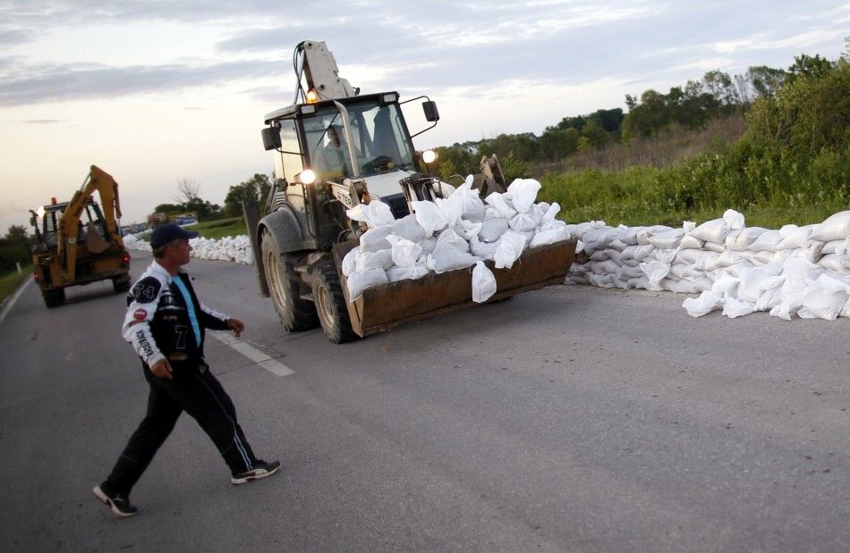 Sandbags are piled up along the side of a road near Orasje, May 18, 2014. Russian cargo planes carrying boats, generators and food joined rescue teams from around Europe and thousands of local volunteers in evacuating people and building flood defences af