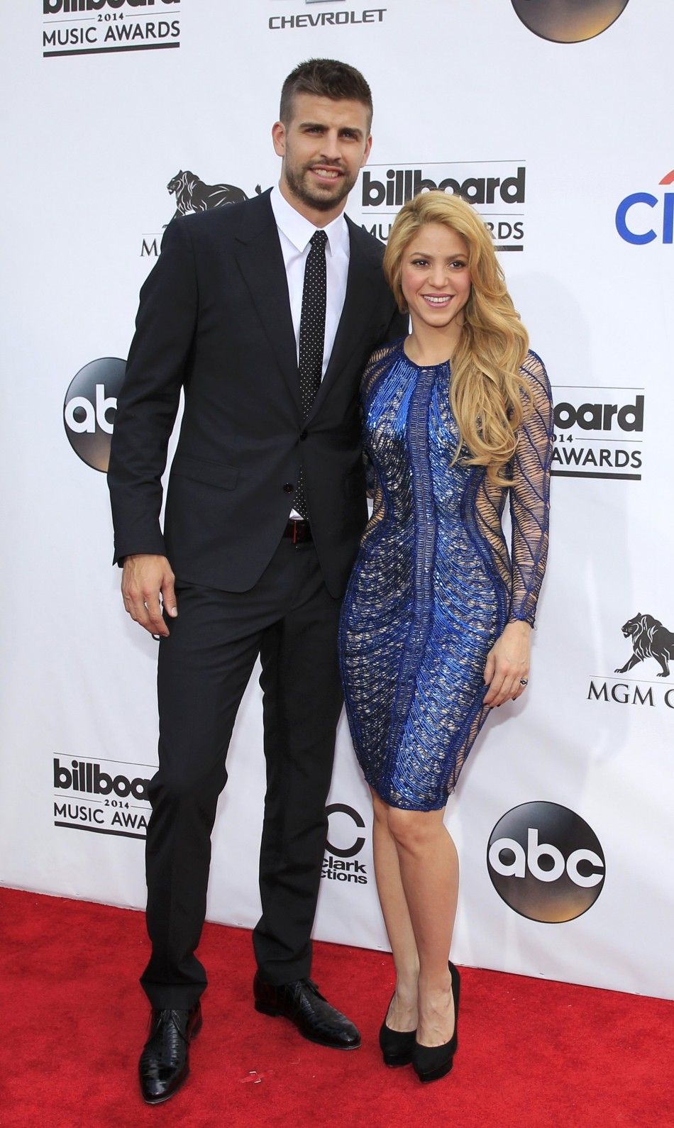 Singer-songwriter Shakira and professional soccer player Gerard Pique arrive at the 2014 Billboard Music Awards in Las Vegas, Nevada May 18, 2014.   REUTERSL.E. Baskow