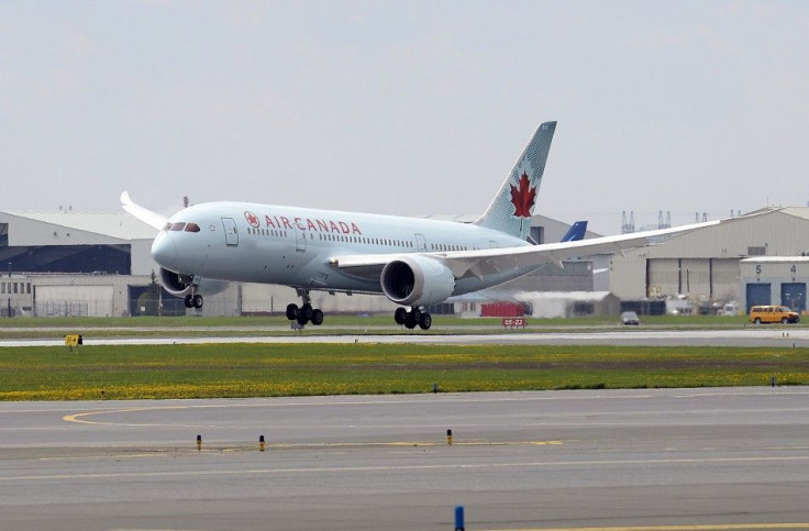 Air Canada's Boeing 787 Dreamliner arrives at Pearson International Airport in Toronto May 18, 2014. REUTERS/Aaron Harris