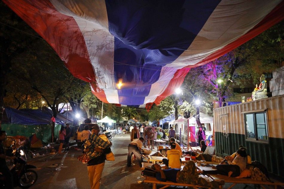 Anti-government protesters get ready to leave their main encampment after the coup was declared in Bangkok May 22, 2014. Thailands army chief General Prayuth Chan-ocha took control of the government in the coup on Thursday saying the army had to restore 