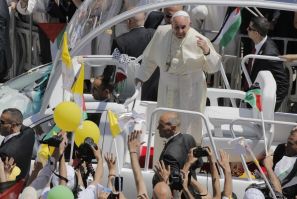 Pope Francis gestures to the crowd at Manger Square in the West Bank town of Bethlehem May 25, 2014. Pope Francis made a surprise stop on Sunday at the wall Palestinians abhor as a symbol of Israeli oppression, and later invited presidents from both sides