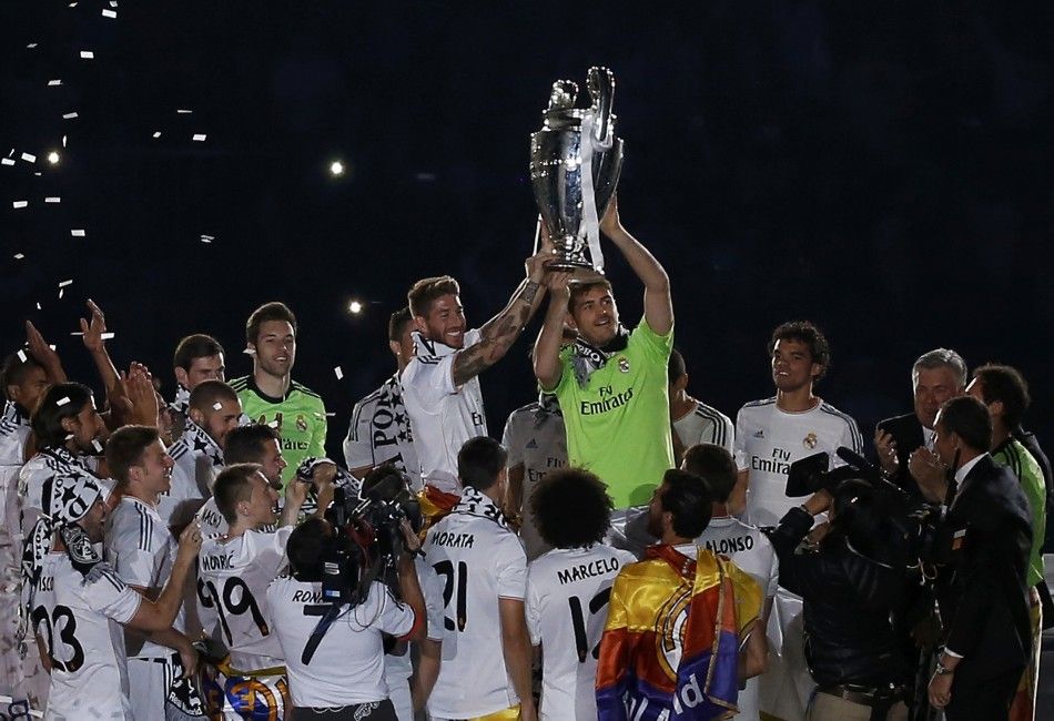 Real Madrids Iker Casillas R and Sergio Ramos hold up the Champions League trophy