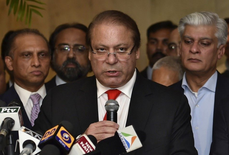 Pakistan&#039;s PM Sharif speaks with the media during a new conference in New Delhi