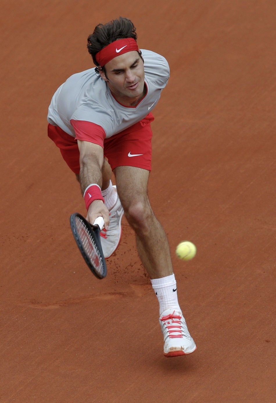 Roger Federer of Switzerland returns the ball to Ernests Gulbis of Latvia during their mens singles match at the French Open tennis tournament at the Roland Garros stadium in Paris June 1, 2014.