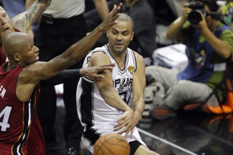 San Antonio Spurs' Tony Parker (R) of France dishes off past Miami Heat's Ray Allen during the second half in Game 1 of their NBA Finals basketball series in San Antonio, Texas June 5, 2014. 