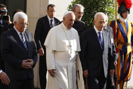 (L-R) Palestinian President Mahmoud Abbas, Pope Francis and Israeli President Shimon Peres leave the House of Santa Marta at the Vatican June 8, 2014. REUTERS/Riccardo De Luca/Pool (VATICAN - Tags: RELIGION POLITICS)