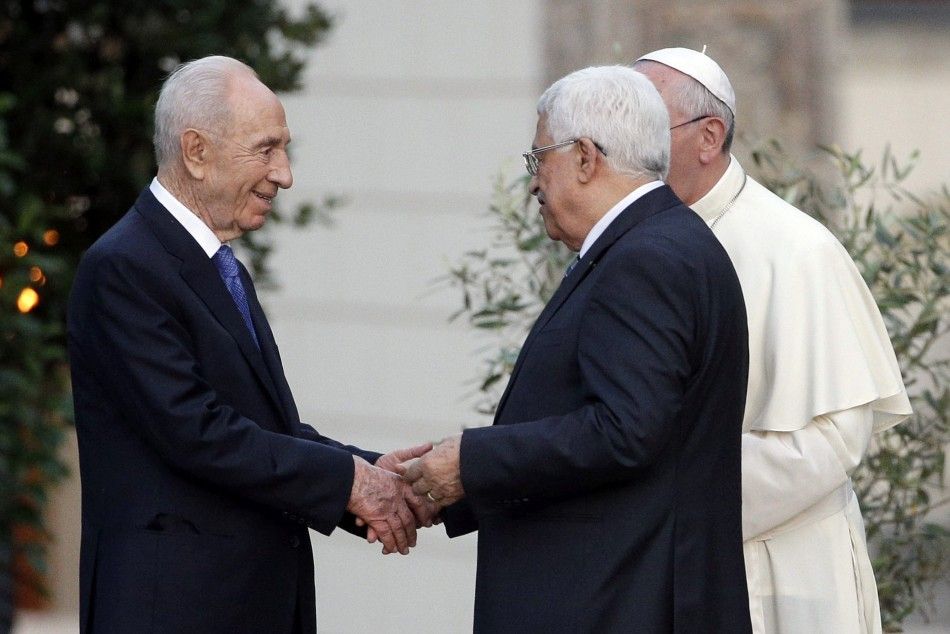 L-R Israeli President Shimon Peres shakes hands with Palestinian President Mahmoud Abbas as Pope Francis watches after a prayer meeting at the Vatican June 8, 2014. REUTERSMax Rossi