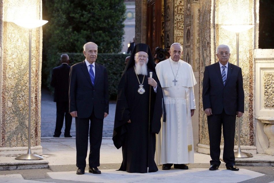 L-R Israeli President Shimon Peres, Orthodox Patriarch Bartholomew I, Pope Francis and Palestinian President Mahmoud Abbas leave after a prayer meeting at the Vatican June 8, 2014. REUTERSMax Rossi