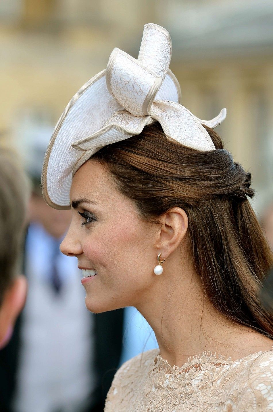 Britains Catherine, Duchess Of Cambridge Smiles As She Meets Guests During A Garden Party Held At Buckingham Palace, In Central London 