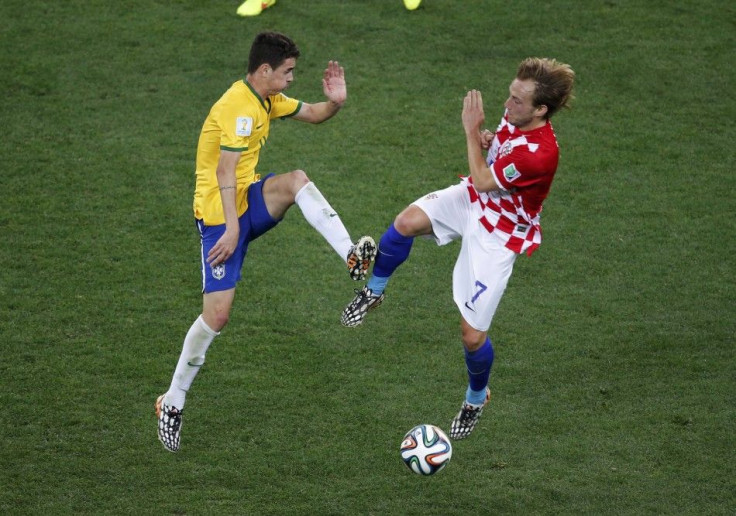 Brazil's Oscar (L) fights for the ball with Croatia's Ivan Rakitic during the 2014 World Cup opening match at the Corinthians arena in Sao Paulo June 12, 2014. 