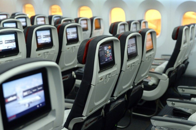 Air Canada&#039;s Boeing 787 Dreamliner economy section is seen during the unveiling of its brand new international interior product at Pearson International Airport in Toronto May 20, 2014. REUTERS/Aaron Harris (CANADA - Tags: TRANSPORT BUSINESS)