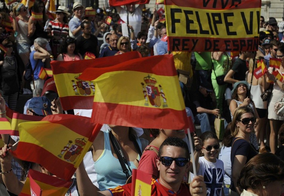 Spanish well-wishers cheer as they wait for new King Felipe VI 