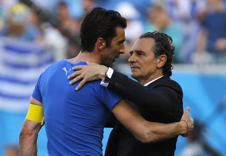 Italys goalkeeper Gianluigi Buffon and coach Cesare Prandelli 