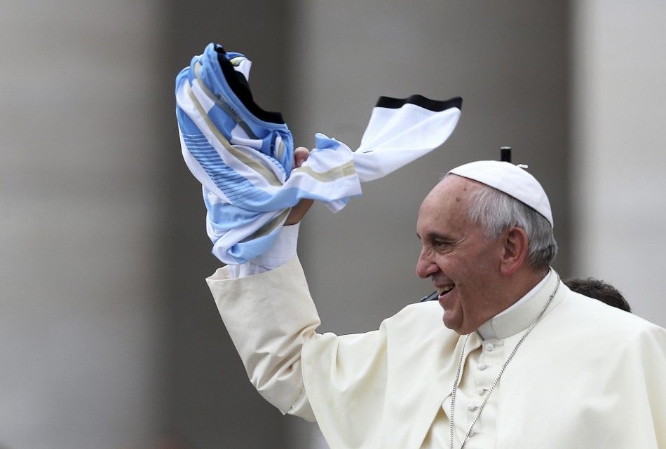 Pope Francis receives an Argentina soccer jersey during his Wednesday general audience in Saint Peters square at the Vatican June 25, 2014.  REUTERSAlessandro Bianchi VATICAN - Tags RELIGION