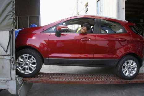 A new model Ford EcoSport SUV (sport utility vehicle) car for sale, is driven on to a truck during its launch ceremony at automaker Ford Vietnam&#039;s factory in Vietnam&#039;s northern Hai Duong province, outside Hanoi June 27, 2014. Vietnam&#039;s econ