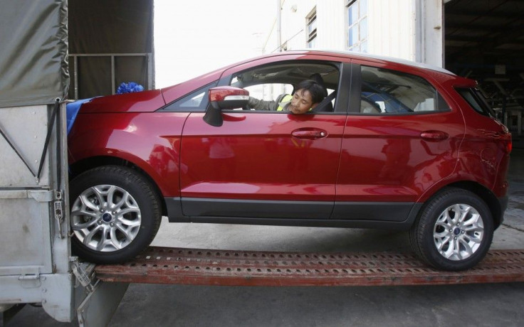 A new model Ford EcoSport SUV (sport utility vehicle) car for sale, is driven on to a truck during its launch ceremony at automaker Ford Vietnam&#039;s factory in Vietnam&#039;s northern Hai Duong province, outside Hanoi June 27, 2014. Vietnam&#039;s econ