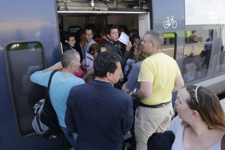 Passengers crowd together to board a commuter train during a strike by French SNCF railway workers at the Gare du Nord station in Paris