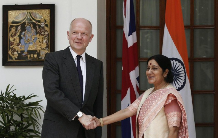 Britain&#039;s Foreign Secretary Hague shakes hands with India&#039;s Foreign Minister Swaraj before their meeting in New Delhi
