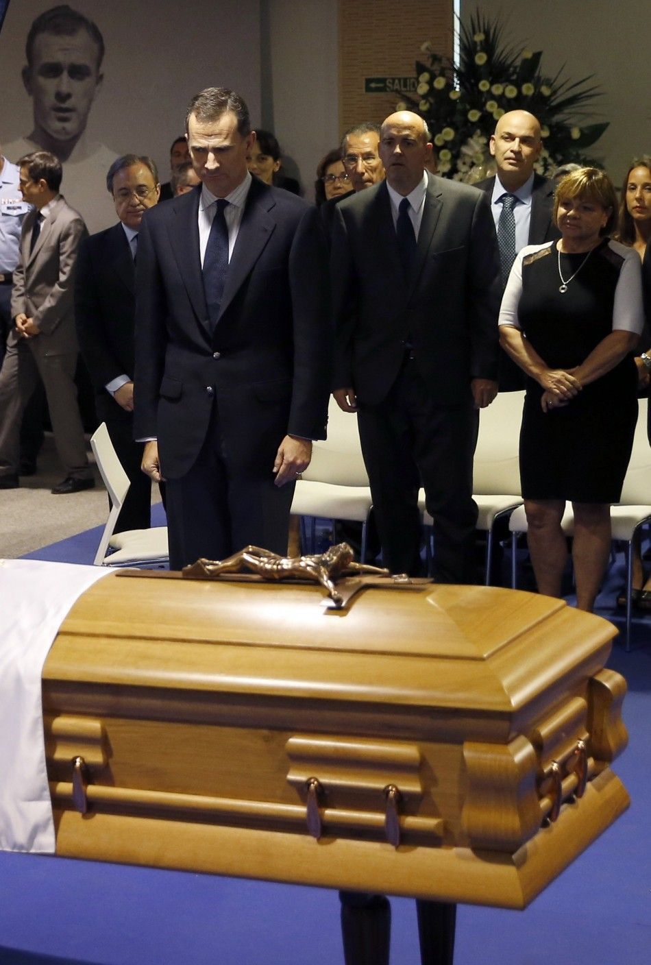 Spains King Felipe pays his respects to former Real Madrid player Alfredo Di Stefano,