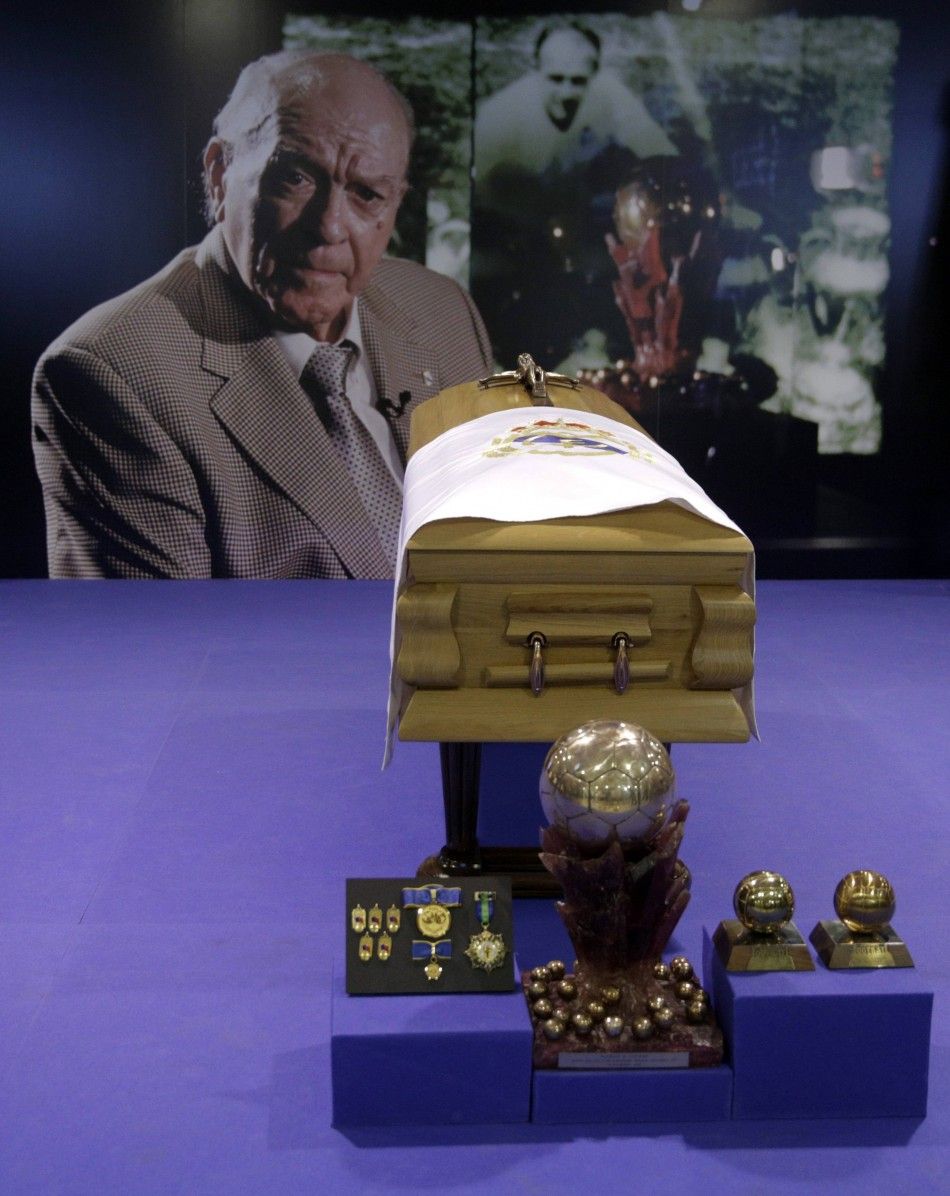 The coffin of former Real Madrid player Alfredo Di Stefano 