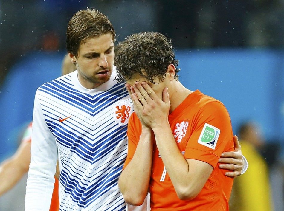 Goalkeeper Tim Krul L of the Netherlands consoles his teammate Daryl Janmaat 