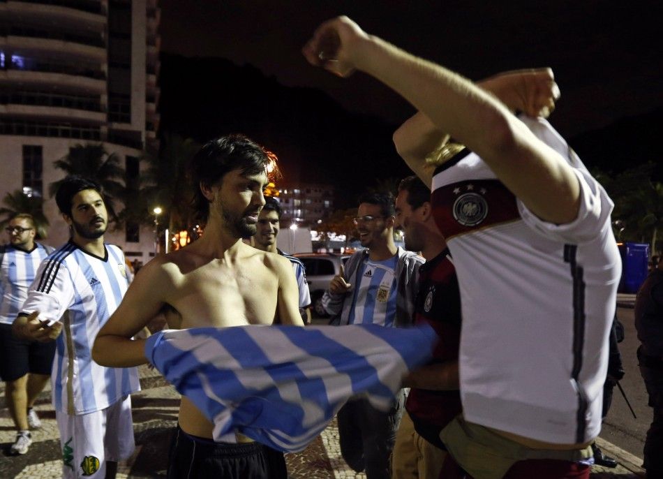 Fans of Argentina L and Germany exchange jerseys after the 2014 World Cup final match between Argentina and Germany, in Rio de Janeiro July 13, 2014.    REUTERSMarcos Brindicci BRAZIL - Tags SPORT SOCCER WORLD CUP SOCIETY
