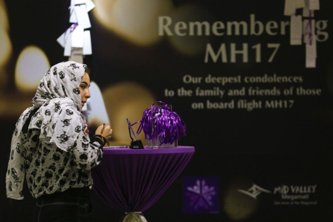 Some MH17 Facebook Tribute Accounts are Fake! Goes to Gambling Ads and Porn Sites Instead