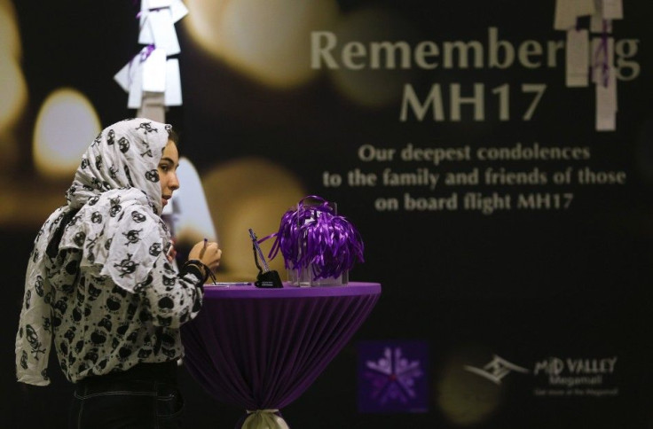 Some MH17 Facebook Tribute Accounts are Fake! Goes to Gambling Ads and Porn Sites Instead
