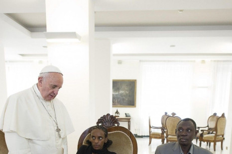 Pope Francis poses with Mariam Yahya Ibrahim of Sudan (C), her husband and two children during a private meeting at the Vatican July 24, 2014. The Sudanese woman, who was spared a death sentence for converting from Islam to Christianity and then barred fr