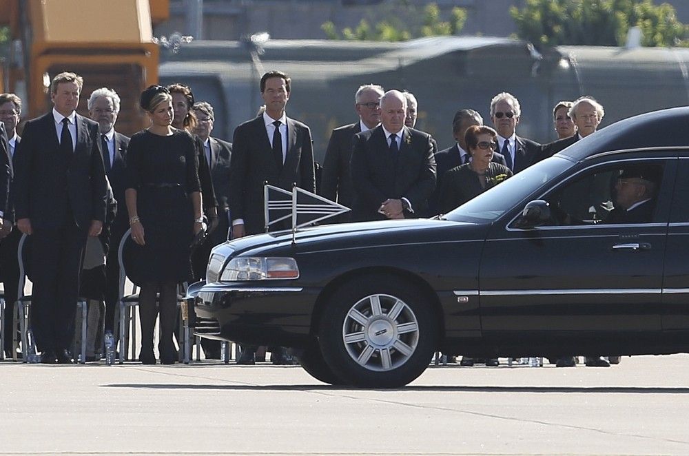 King Willem Alexander L and Queen Maxima of the Netherlands 2ndL, Dutch Prime Minister Mark Rutte C and officials look at the convoy of hearses with the remains of the victims of Malaysia Airlines MH17