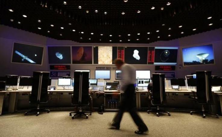 Scientists and mission control workers check their monitors at the European Space Agency&#039;s (ESA) main control room in Darmstadt, August 6, 2014.