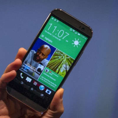 HTC CEO Peter Chou Shows The New HTC One M8 Phone
