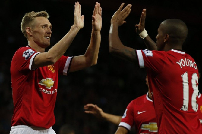 Manchester United&#039;s Darren Fletcher (L) celebrates his goal against Valencia with teammate Ashley Young during their friendly soccer match at Old Trafford in Manchester, northern England August 12, 2014.