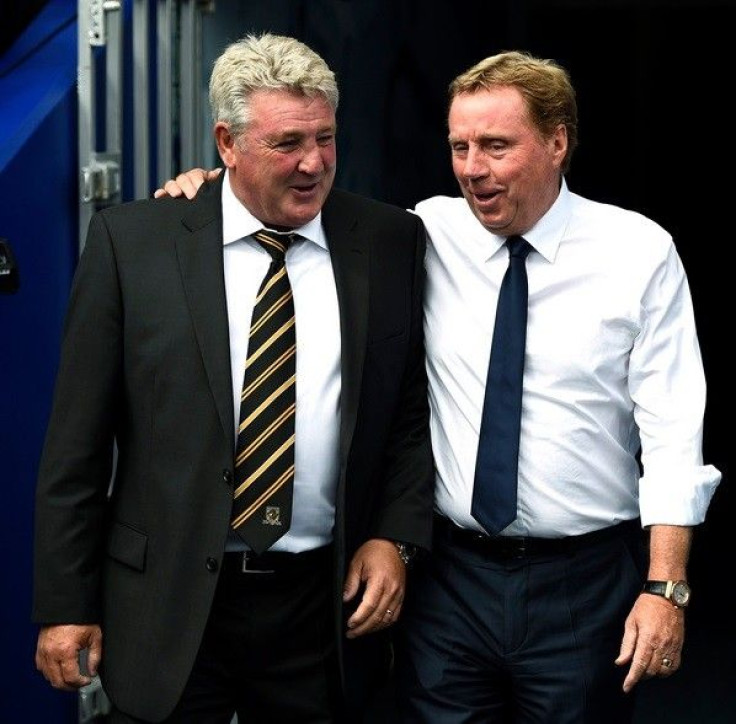 Queens Park Rangers manager Harry Redknapp (R) walks onto the pitch with Hull City manager Steve Bruce before their English Premier League soccer match at Loftus Road in London August 16, 2014.