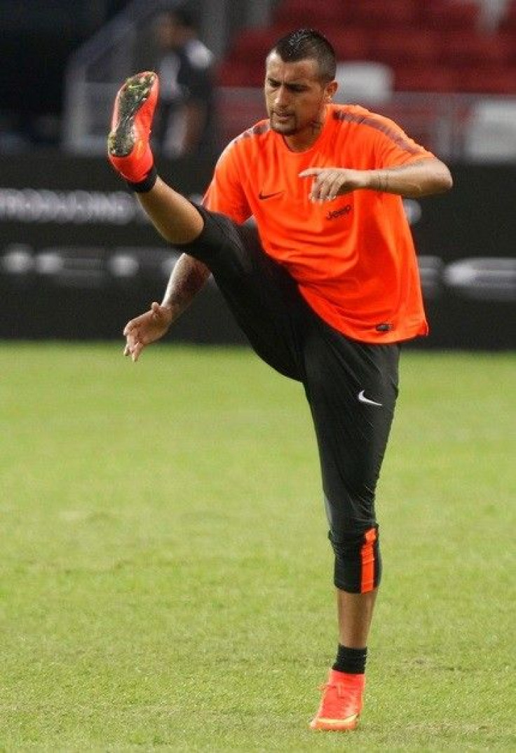 Juventus&#039; Arturo Vidal stretches during a training session ahead of their friendly soccer match against Singapore Selection at the Sports Hub in Singapore August 15, 2014. Juventus will play against a Singapore Selection side made up of Singapore&#03