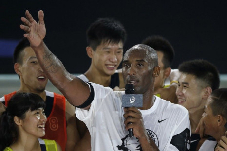 Kobe Bryant (C) of NBA&#039;s Los Angeles Lakers attends a promotional event in Shanghai, July 31, 2014.
