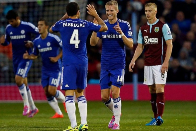 Chelsea&#039;s Andre Schurrle (2nd R) celebrates his goal against Burnley with teammate Cesc Fabregas during their English Premier League soccer match at Turf Moor in Burnley, northern England August 18, 2014.