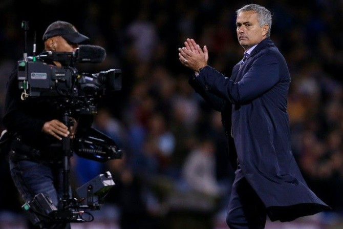 Chelsea&#039;s manager Jose Mourinho applauds after their English Premier League soccer match against Burnley at Turf Moor in Burnley, northern England August 18, 2014.